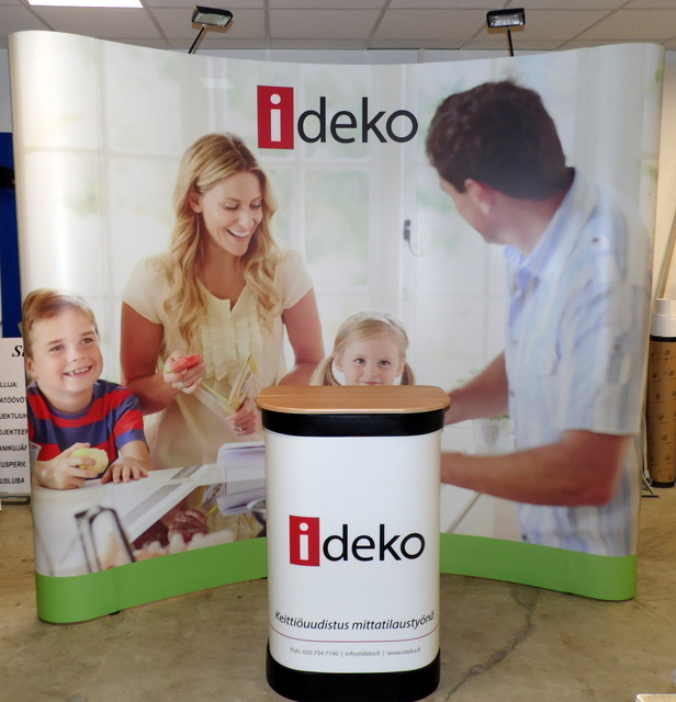 Pop-Up seinä Quick Plus 3x3 Ideko logolla Pop-Up seinä Quick Plus 3x3 Ideko logolla