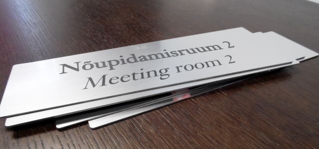 Jyrsitty kyltti - Meeting room Jyrsitty kyltti - Meeting room