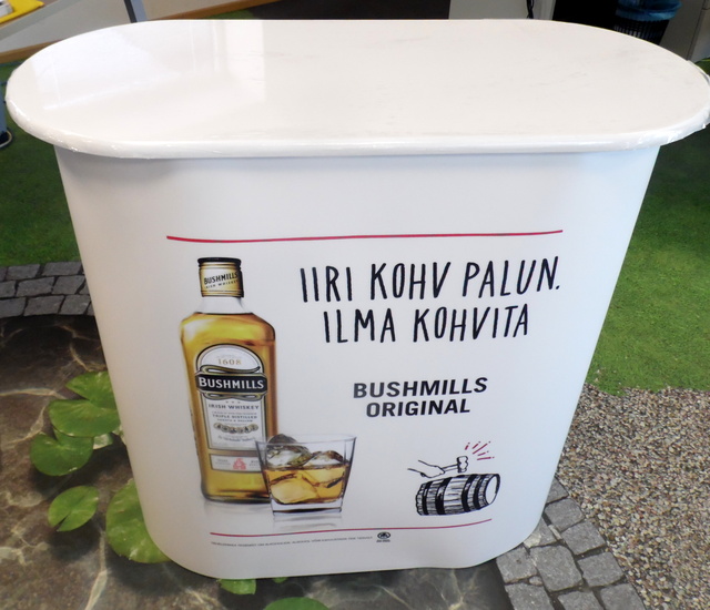 Pieni messupöydä Bushmills Pieni messupöydä Bushmills