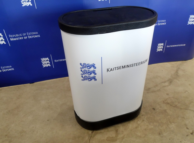 Pieni messupöytä Kaitseministeerrium Pieni messupöytä Kaitseministeerrium