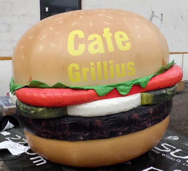 Ilmatäytteinen hampurilainen Cafe Grillius Ilmatäytteinen hampurilainen Cafe Grillius