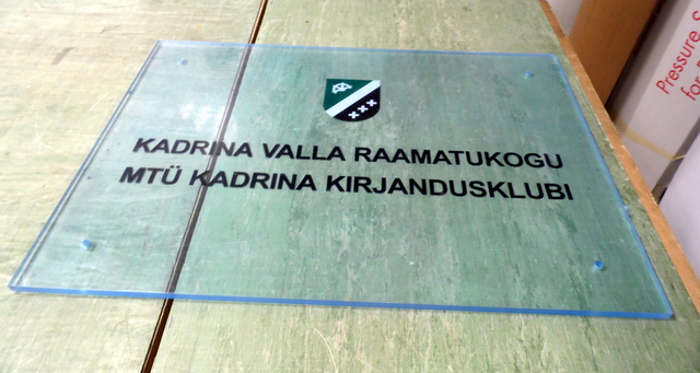 Julkisivukyltti Kadrina Raamatukogu