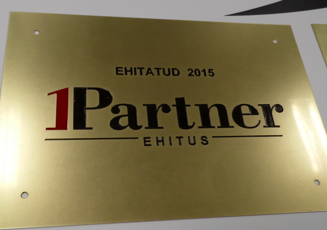 Messinkistä kyltit 1 Partner Ehitus