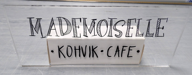 Pleksilasikyltti Mademoiselle Cafe Pleksilasikyltti Mademoiselle Cafe