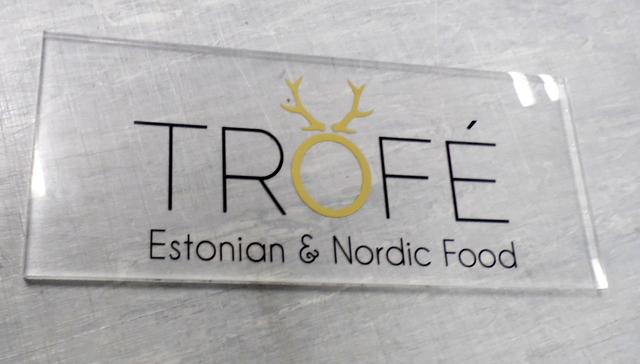 Pleksilasikyltti tarralla Trofe Pleksilasikyltti tarralla Trofe