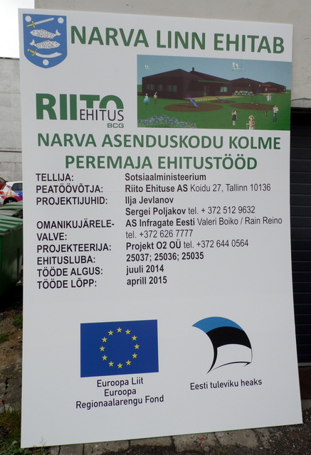 Kyltti rakennukselle Narva linn ehitab Kyltti rakennukselle Narva linn ehitab