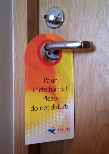 Ovimerkki "Älä häiritse"